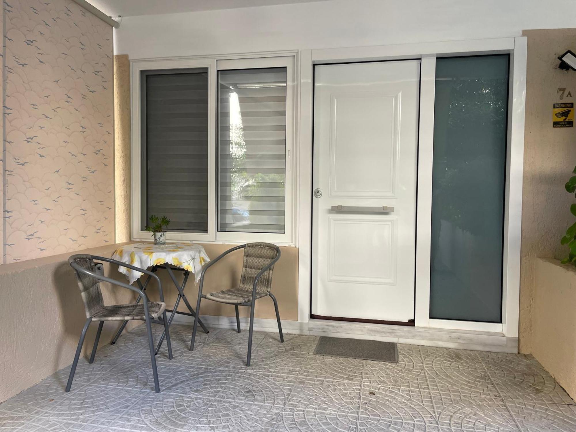 Apartment Aphrodite Near Floisvos Marina